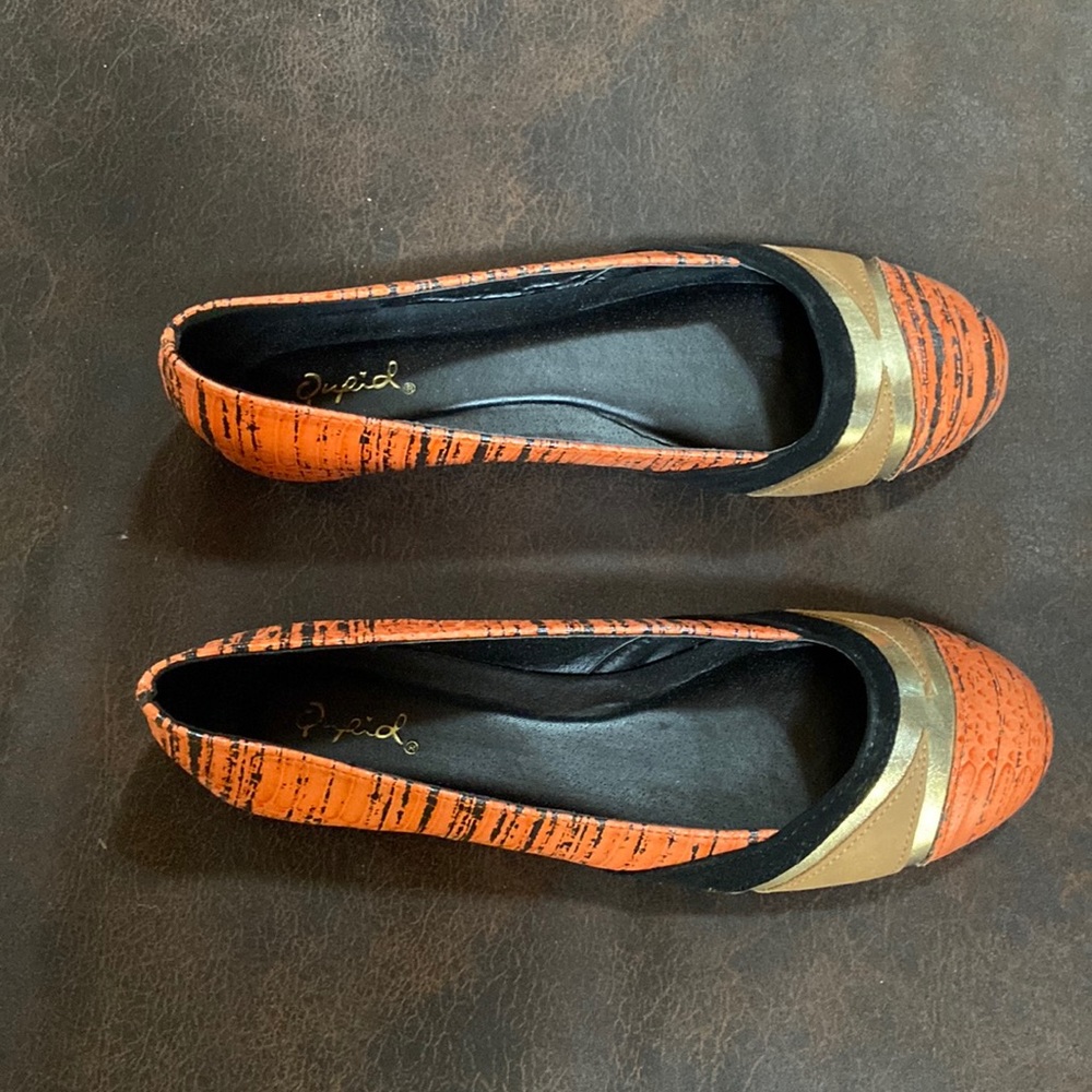 Orange and black loafer size 7.5